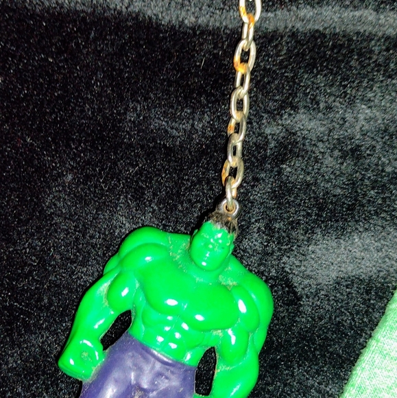 Incredible hulk shirt and keychain set - Picture 8 of 10